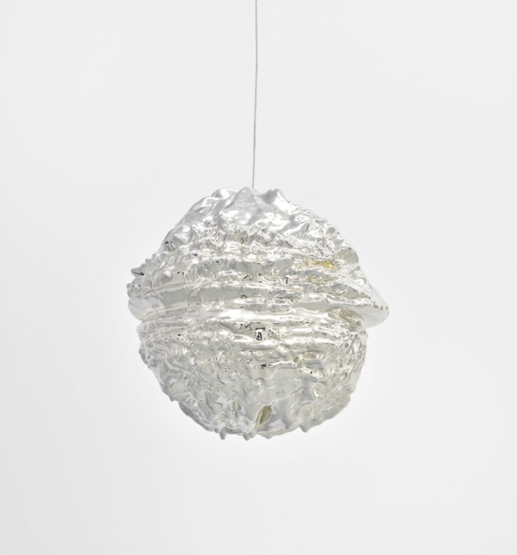 Plastique, peinture chromée / Plastic, chrome paint 20 x 20 cm (7 7/8 x 7 7/8 in.)