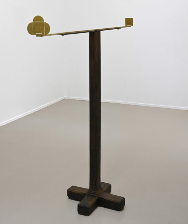 Bois, laiton, acier, peinture à l’huile / Wood, brass, steel, copper, oil paint 128 x 150 cm (50 3/8 x 59 in.)