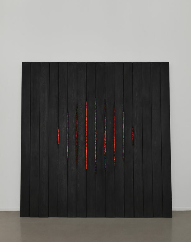 Bois, résine polyuréthane, silicone, éclairage LED / Wood, polyurethane resin, silicon, LED light 200 x 200 cm (78 3/4 x 78 3/4 in.)