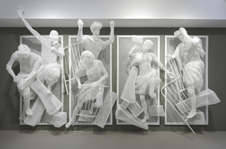 Grillage plastique thermoformé / Thermoformed plastic mesch 4 panneaux / 4 panels: 220 x 106 x 75 cm chacun / each 220 x 470 x 75 cm (86 5/8 x 185 x 29 1/2 in.)