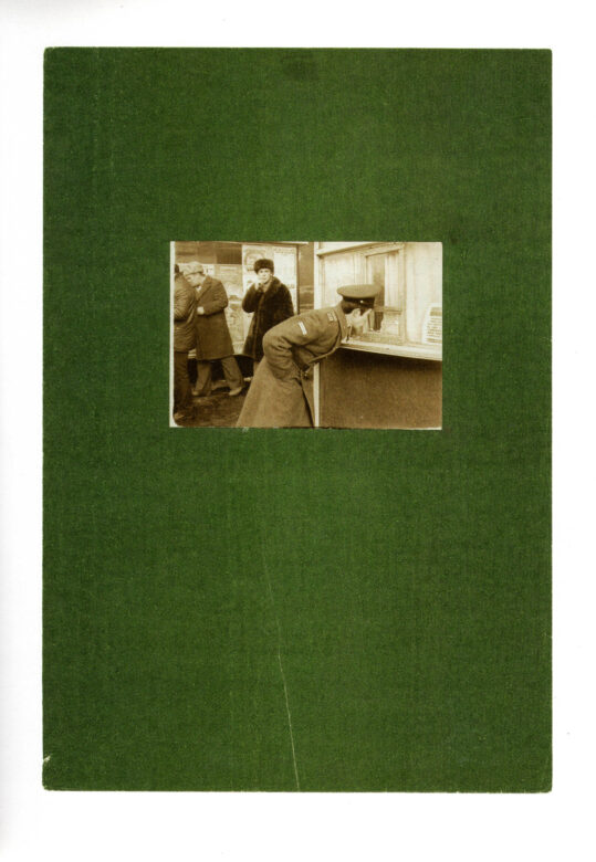 Tirage argentique vintage, papier coloré, pièce unique / Vintage silver print, colored paper Unique piece 35 x 24 cm (13 3/4 x 9 1/2 in.)