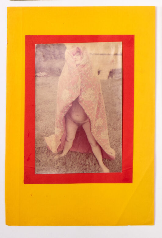 Tirage argentique vintage, papier coloré, pièce unique / Vintage silver print, colored paper Unique piece 35 x 24 cm (13 3/4 x 9 1/2 in.)