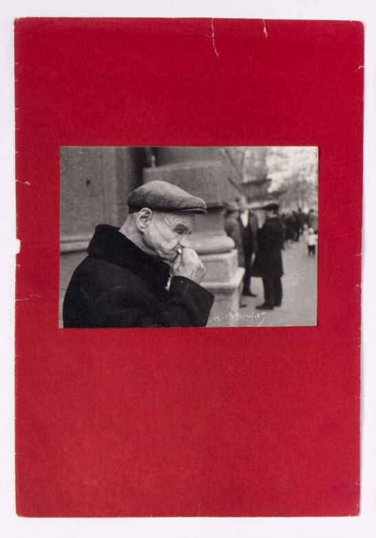 Tirage argentique vintage, papier coloré, pièce unique / Vintage silver print, colored paper Unique piece 35 x 24 cm (13 3/4 x 9 1/2 in.)