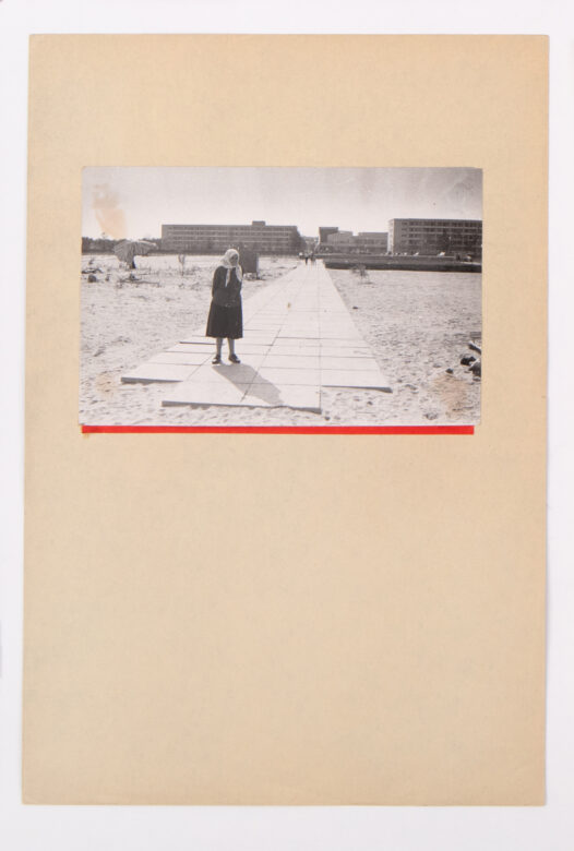 Tirage argentique vintage, papier coloré, pièce unique / Vintage silver print, colored paper Unique piece 35 x 24 cm (13 3/4 x 9 1/2 in.)