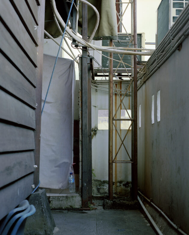 Tirage argentique couleur / Colour silver print 42,5 x 34 cm (16 3/4 x 13 3/8 in.) Edition de / of 5