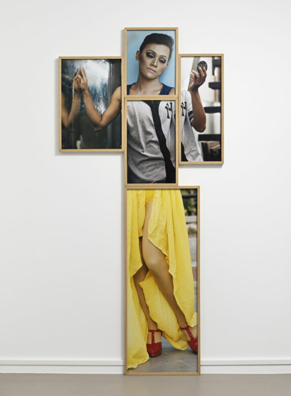 5 tirages argentiques couleur / 5 colour silver prints 208 x 104 x 4,5 cm (81 7/8 x 41 x 1 3/4 in.) encadré / framed