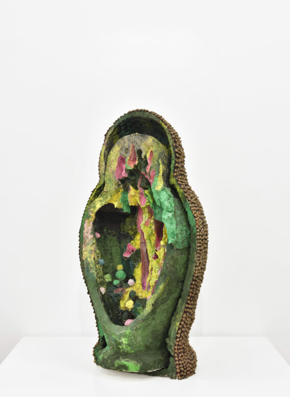 Béton, plâtre, huile, écorce de pommes de pin / Concrete, plaster, oil, pine cone bark 79 x 25 x 30 cm (31 1/8 x 9 7/8 x 11 3/4 in.)