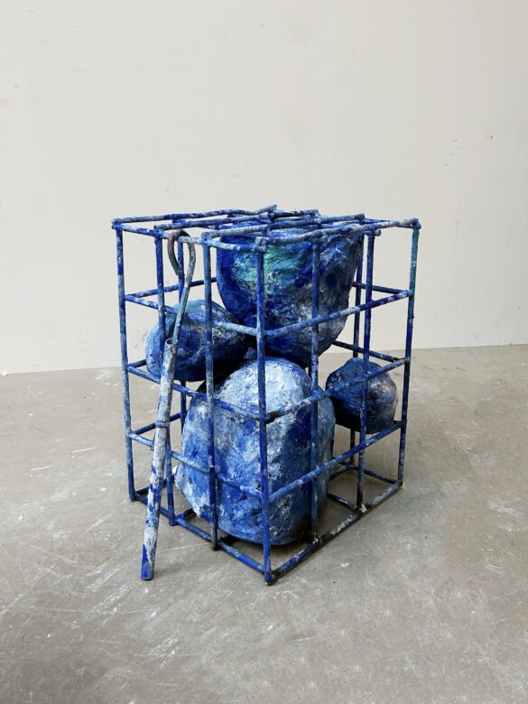 Technique mixte et huile / Mixed media and oil 44 x 30 x 34 cm (17 3/8 x 11 3/4 x 13 3/8 in.)