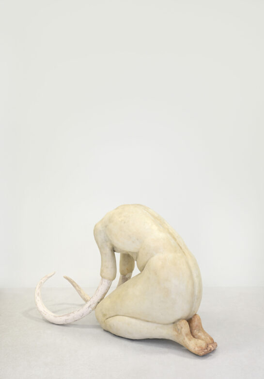 Acier, plâtre, résine, cire microcristaline, terre, pigment / Steel, plaster, resin, microcrystalline wax, clay, pigment 75 x 60 x 125 cm (29 1/2 x 23 5/8 x 49 1/4 in.)