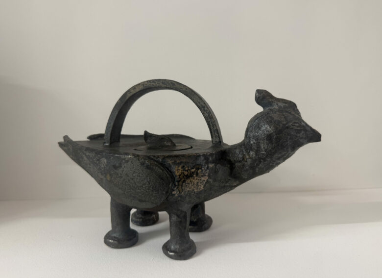 Grès cuit au bois / Wood-fired stoneware 18 x 31 x 16 cm (7 1/8 x 12 1/4 x 6 1/4 in.)
