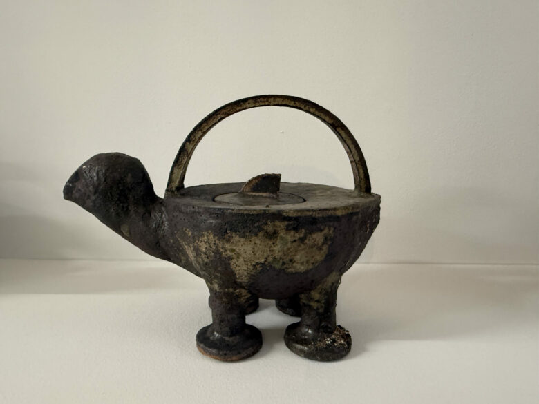 Grès cuit au bois / Wood-fired stoneware 18 x 31 x 16 cm (7 1/8 x 12 1/4 x 6 1/4 in.)